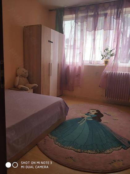 Apartament cu 3 camere decomandat în Progresul