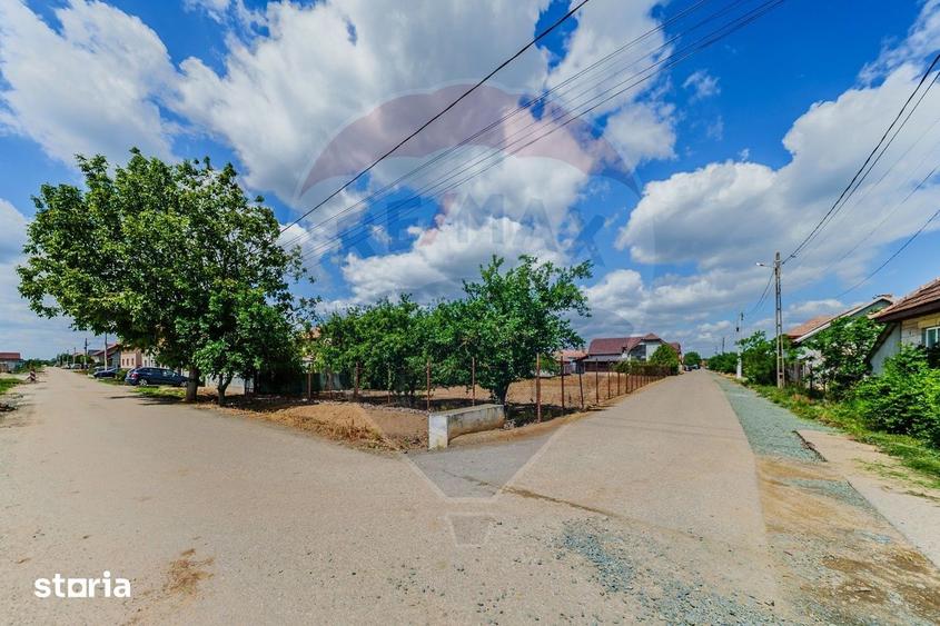 Casă cu 7 camere cu Teren 1588 Mp în Zădăreni