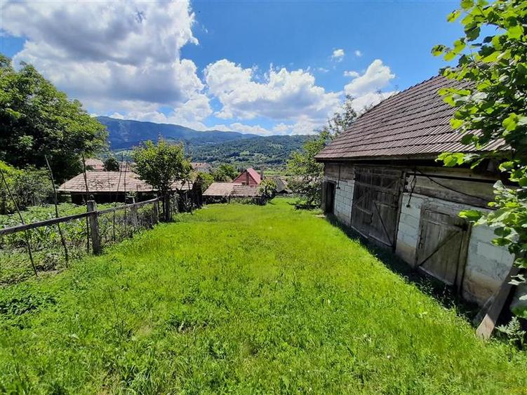Casă individuală cu 4 camere cu Garaj în Central