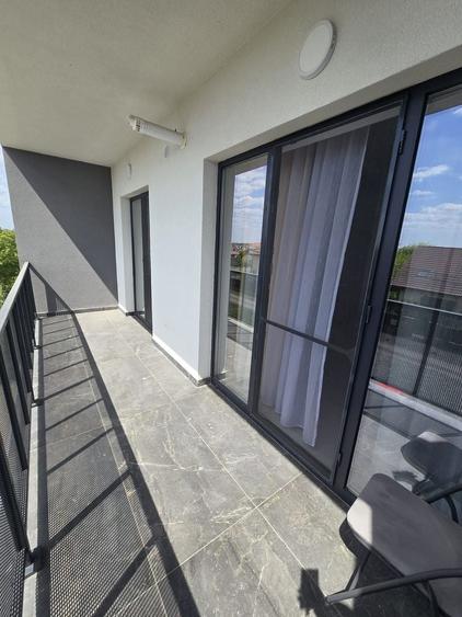 Apartament cu 3 camere semidecomandat, mobilat în Moșnița Nouă