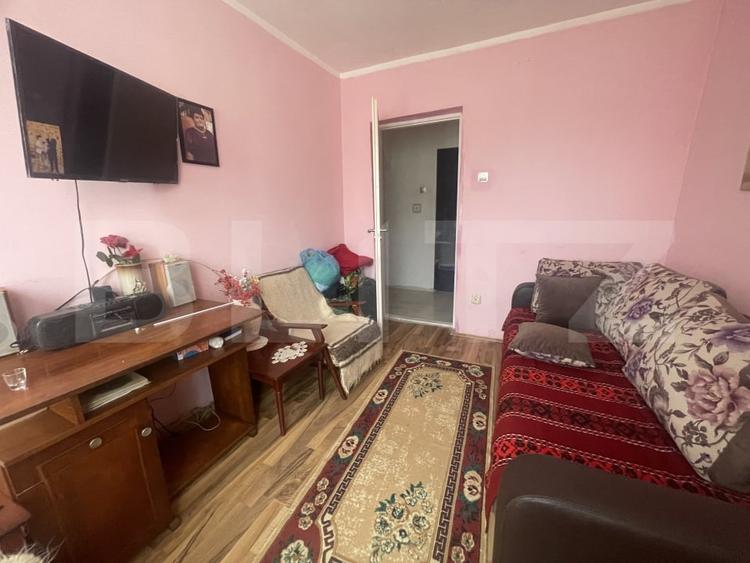 Apartament cu 3 camere decomandat, mobilat în Central