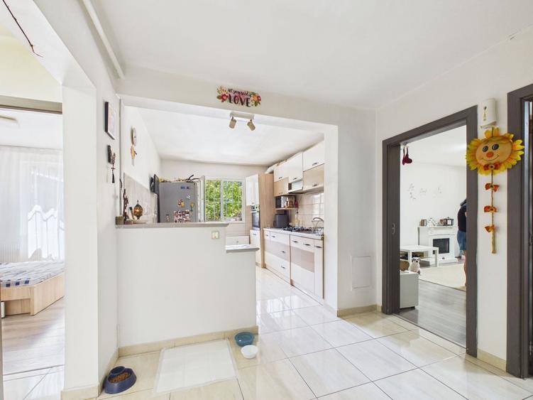 Apartament 4 camere decomandat | Parter | Metrou la 7 minute | - 16