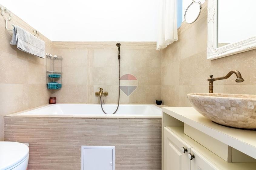 Apartament cu 4 camere semidecomandat, mobilat în Turda