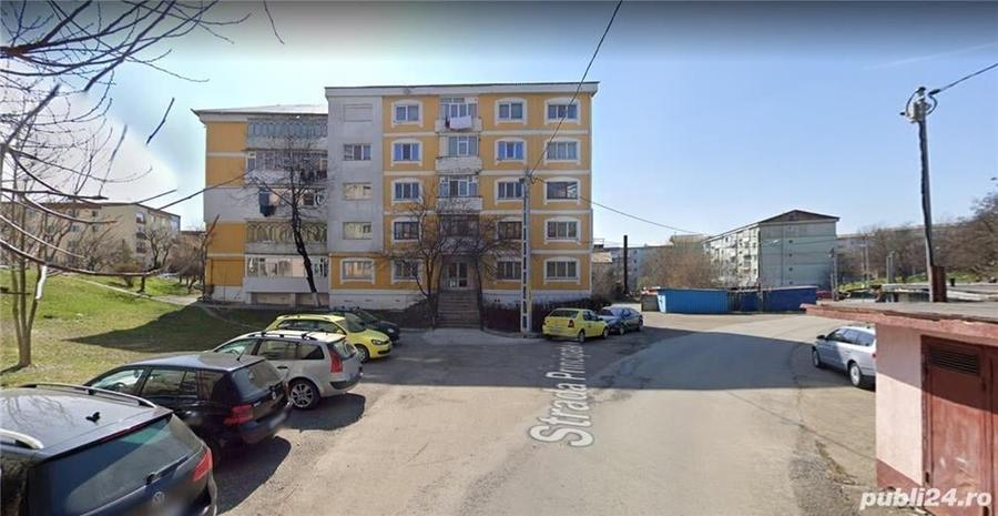 Apartament cu 2 camere decomandat în Roman