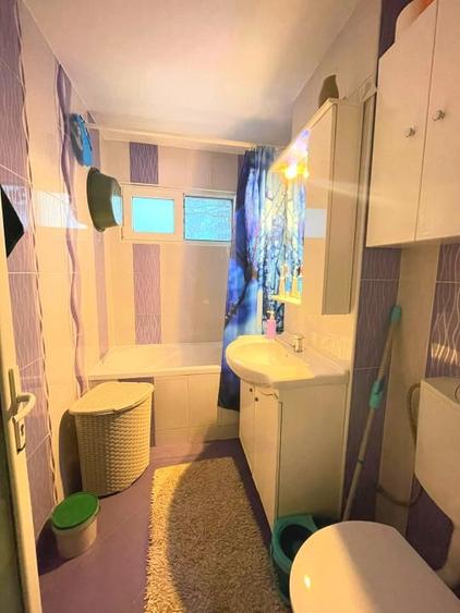 Apartament cu 2 camere semidecomandat, mobilat în Podul de Piatră