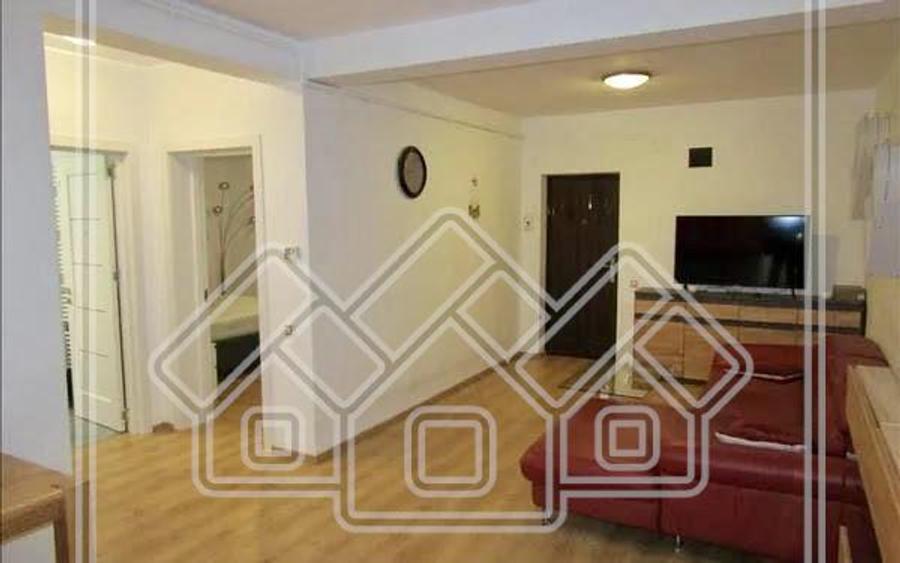 Apartament cu 3 camere nedecomandat în Hipodrom 3