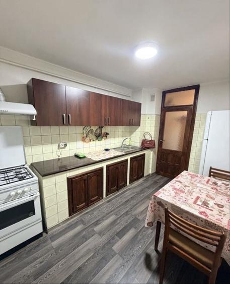 Apartament cu 4 camere decomandat în 1 Mai