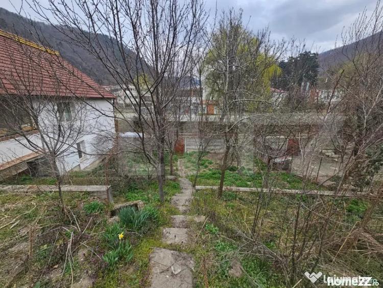Casa spa?ioasa cu 4 camere, bucatarie de vara ?i tere - 16