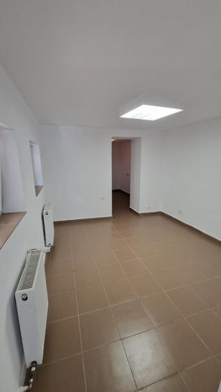 Casă individuală cu 6 camere cu Canalizare în Calea Călărașilor