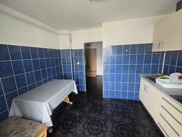 Apartament cu 3 camere decomandat în Nicolina