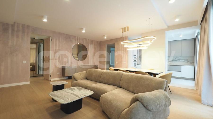 Apartament cu 4 camere semidecomandat, mobilat în Aviatorilor