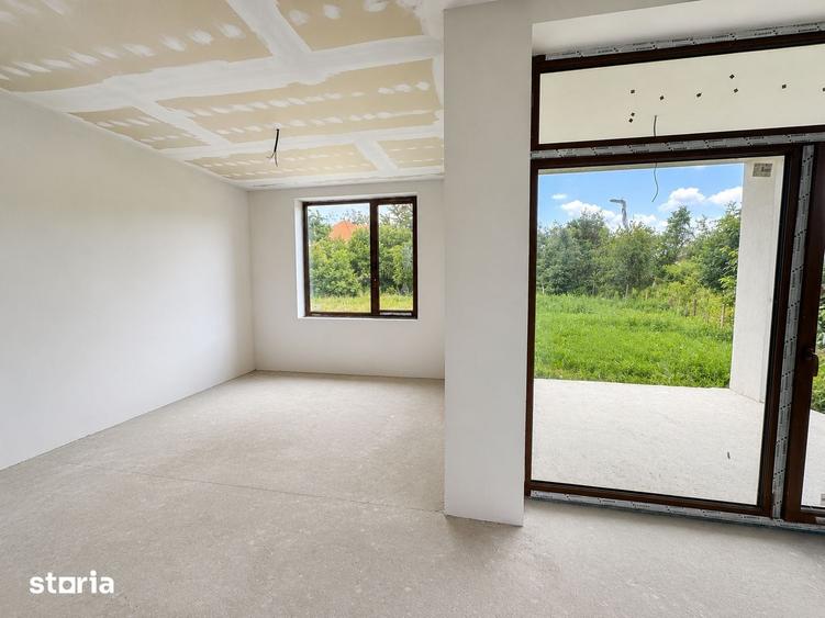 Casă cu 5 camere cu Teren 1000 Mp în Aiton
