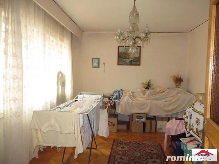 Casă cu 7 camere cu Teren 195 Mp în Semicentral