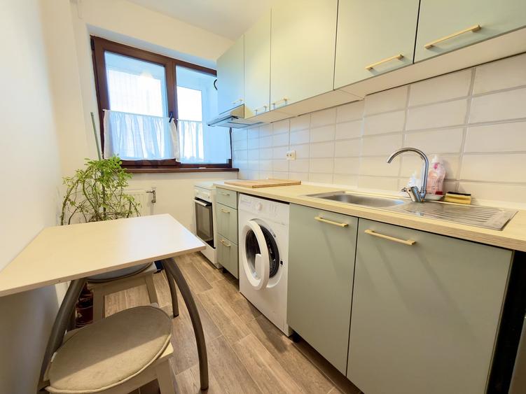 Apartament cu 2 camere semidecomandat, mobilat în P-ța Victoriei