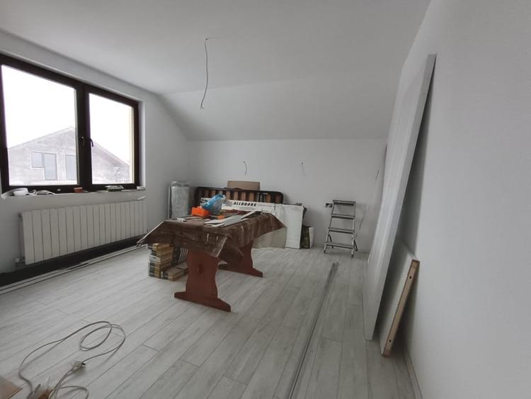 Casă individuală cu 5 camere cu Teren 300 Mp în Lancrăm