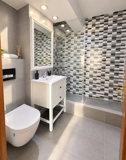 Apartament cu 3 camere decomandat, mobilat în Faleza Nord