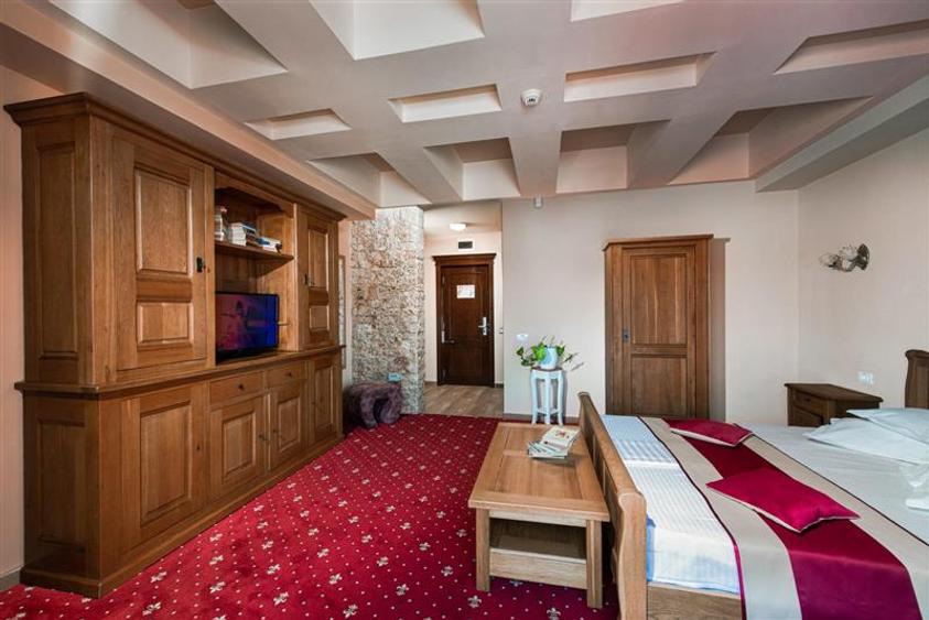 Hotel/Pensiune, de 2,800 mp, în Central