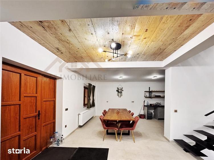 Casă cu 7 camere cu Teren 150 Mp în Central