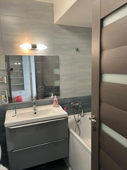 Apartament cu 2 camere semidecomandat, mobilat în Tomis Nord