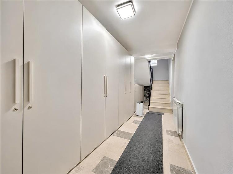 Apartament cu 2 camere decomandat, mobilat în Schei