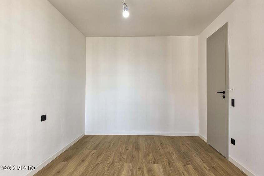 Apartament cu 3 camere semidecomandat în Torontalului
