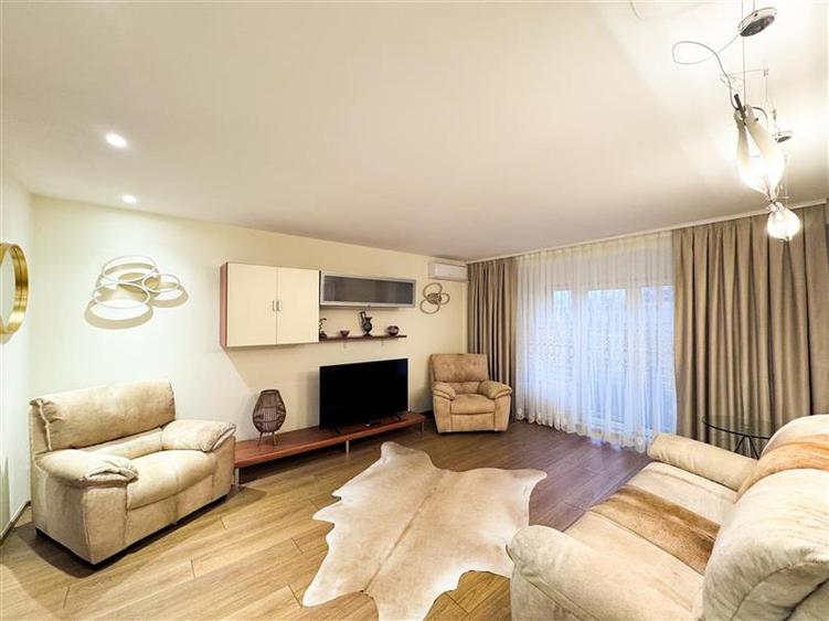 Apartament cu 3 camere semidecomandat, mobilat în Floreasca