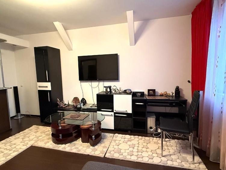 Apartament cu 3 camere decomandat, mobilat în Titan