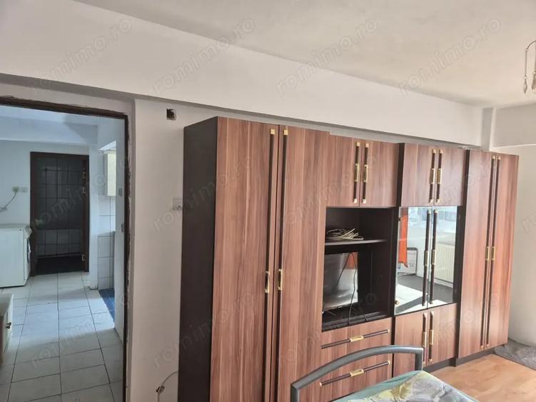 Apartament cu 2 camere decomandat în Micro IV