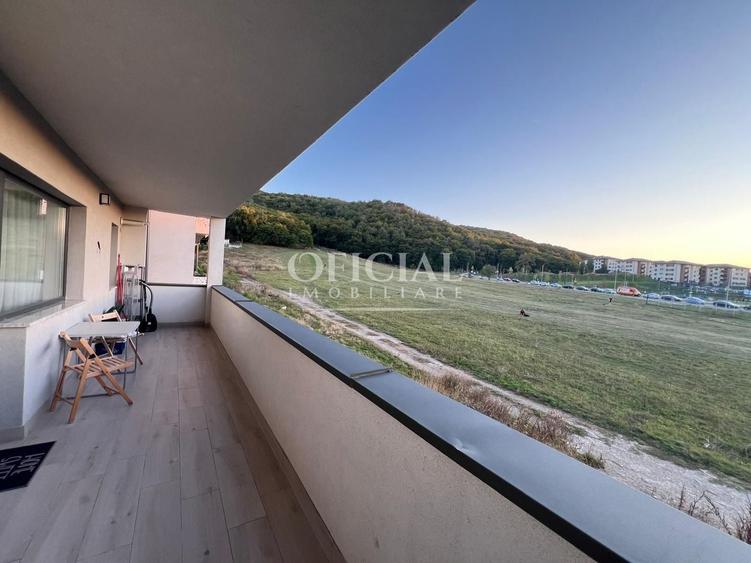 Apartament cu 3 camere semidecomandat, mobilat în Florești