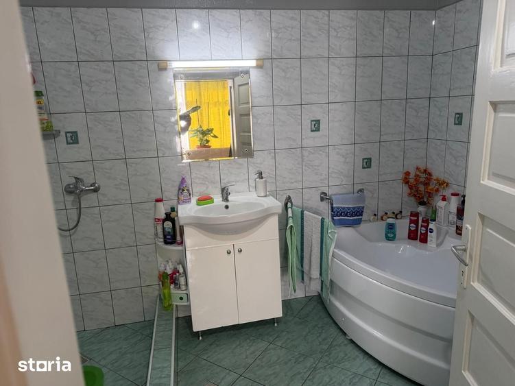 Casă cu 5 camere cu Teren 500 Mp în Titulescu