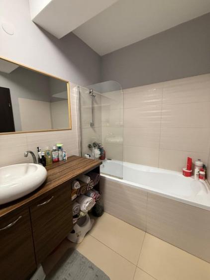Apartament de vanzare semidecomandat ,3 camere 80 mp , zona - 8