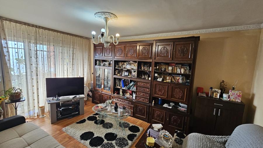 Apartament cu 2 camere decomandat în B-dul București