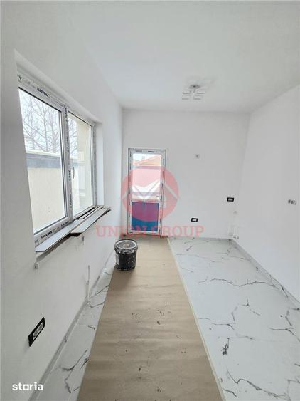 Casă cu 5 camere cu Teren 462 Mp în Lumina