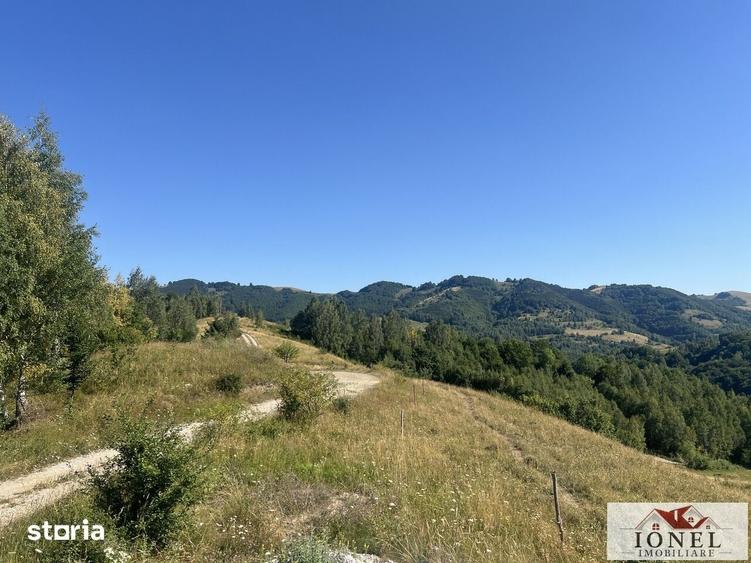 Casă cu 2 camere cu Teren 116445 Mp în Mogoș