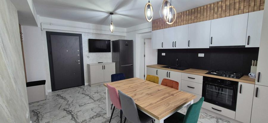 Apartament cu 3 camere decomandat în Central