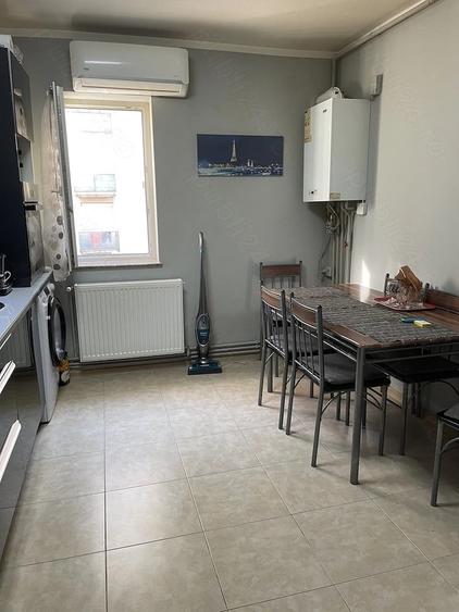 Apartament cu 3 camere decomandat în Fortuna