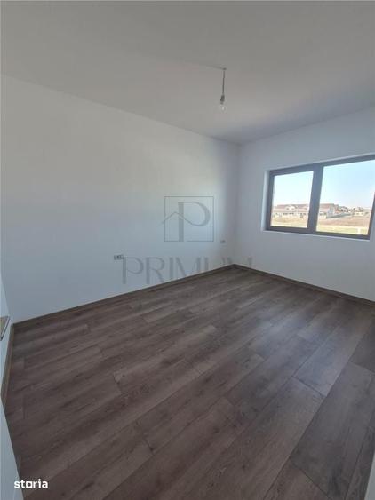 Casă cu 4 camere decomandat în Moșnița Veche
