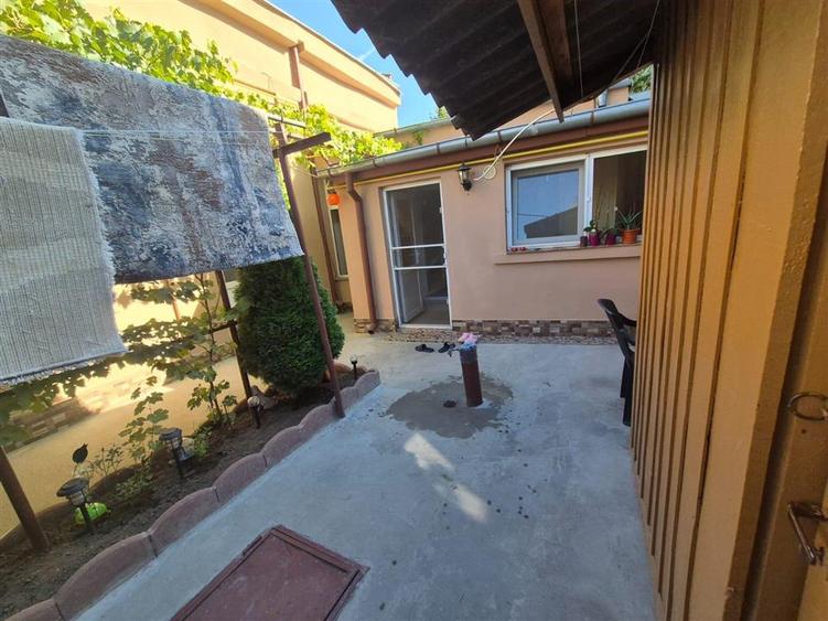 Casă cu 2 camere cu Teren 100 Mp în Central