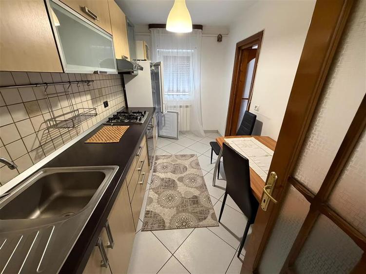 Apartament cu 2 camere decomandat, mobilat în Est