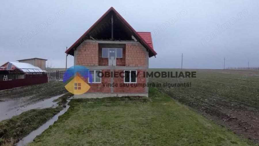 Casă cu 4 camere cu Teren 1800 Mp în Grumăzești