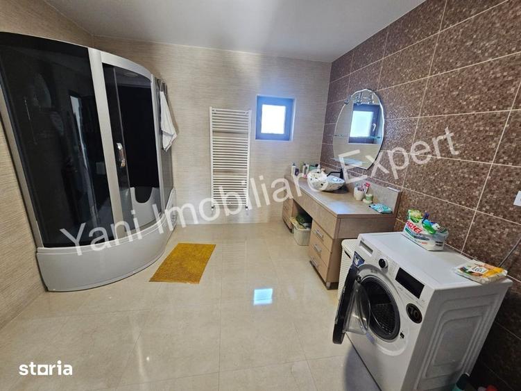 Casă cu 5 camere cu Teren 3600 Mp în Albești
