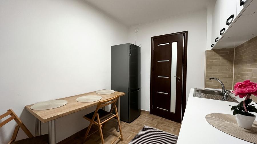 Apartament cu 2 camere semidecomandat, mobilat în Pajura
