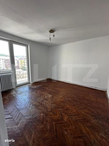 Apartament cu 4 camere decomandat în Central