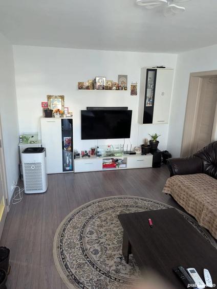 Apartament cu 3 camere semidecomandat în Central