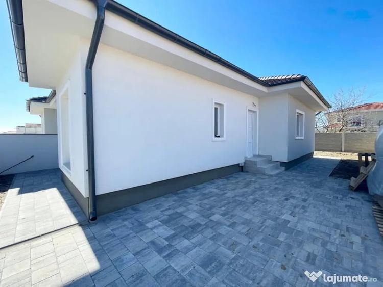Casă cu 4 camere cu Teren 250 Mp în Moșnița Nouă
