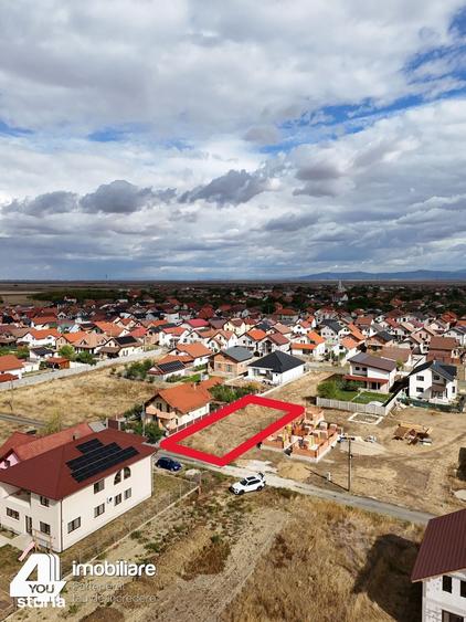 Teren de 600 mp, în Livada