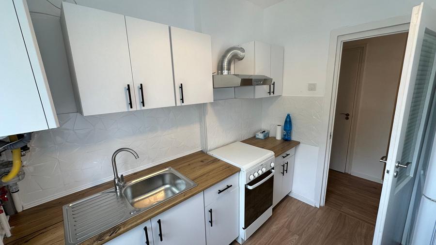 Apartament cu 3 camere semidecomandat în Grigorescu