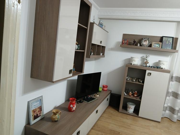 Apartament cu 3 camere decomandat în Negru Vodă