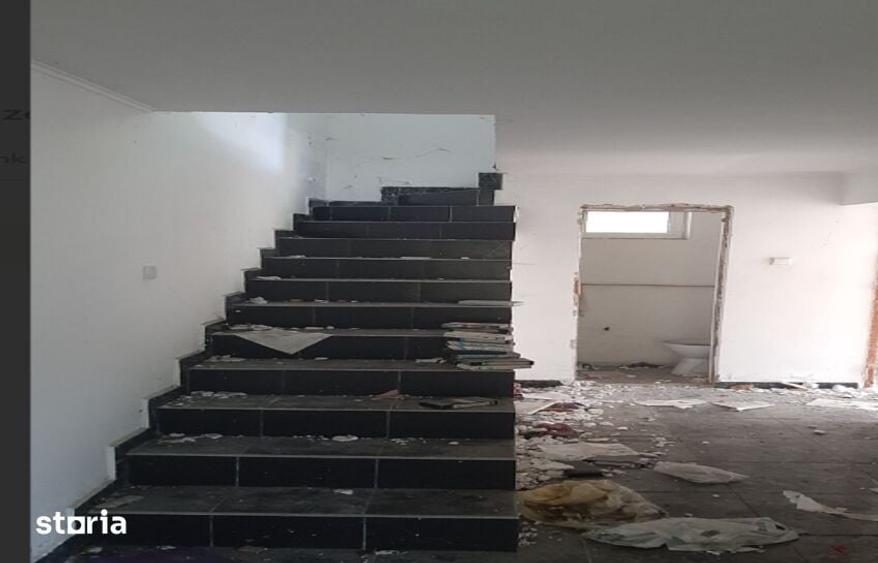 Casă cu 9 camere cu Teren 1936 Mp în Comarnic