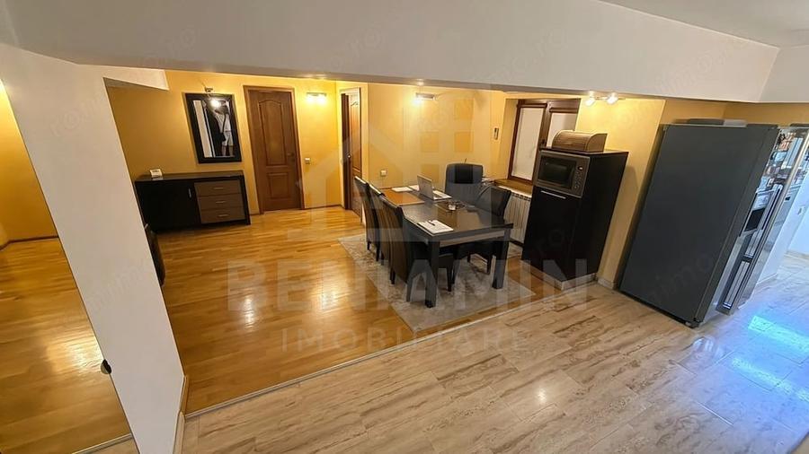 Apartament cu 3 camere decomandat în Central